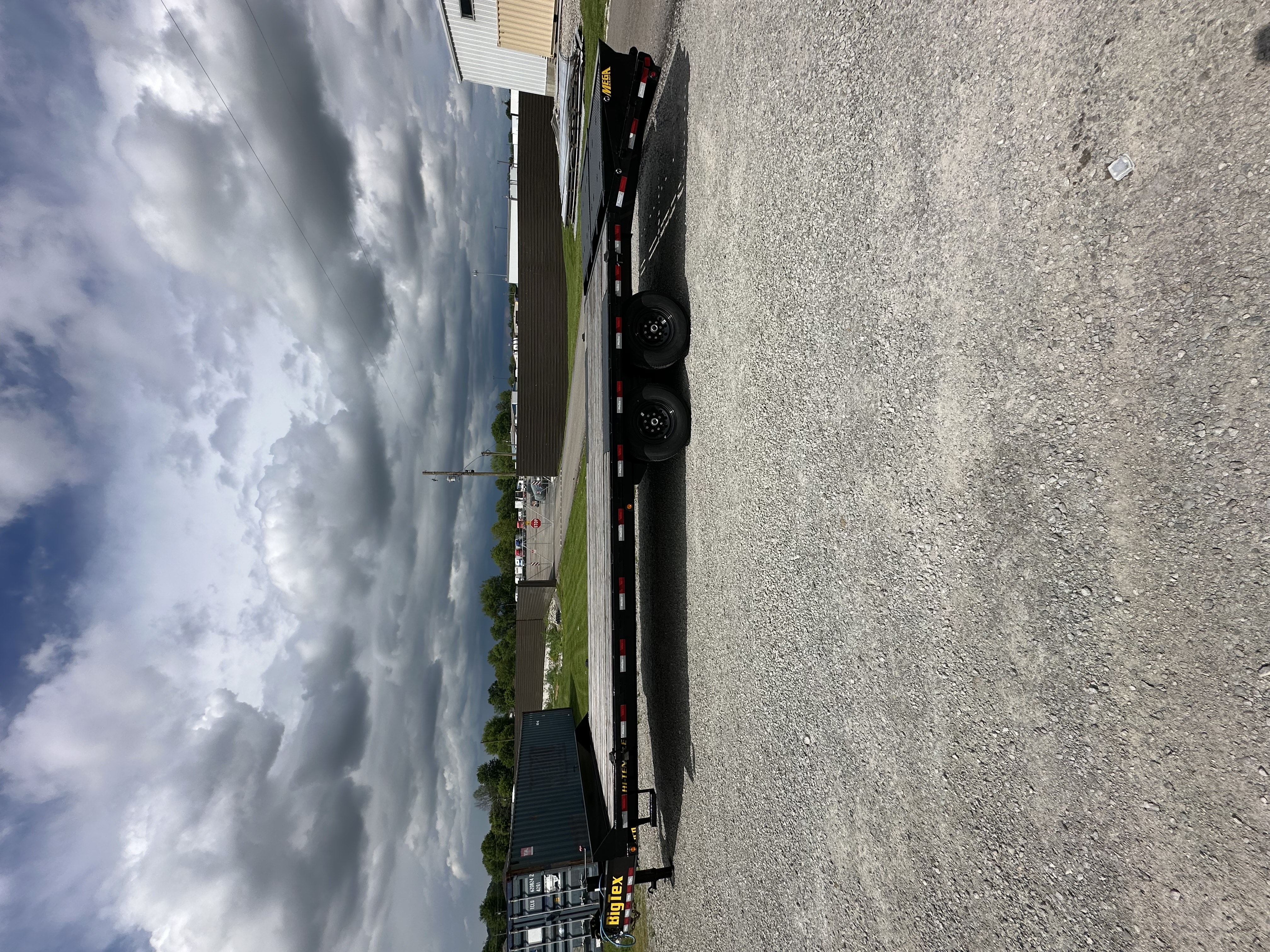 Deckover & Flatbed Trailers for rent in Louisville, KY